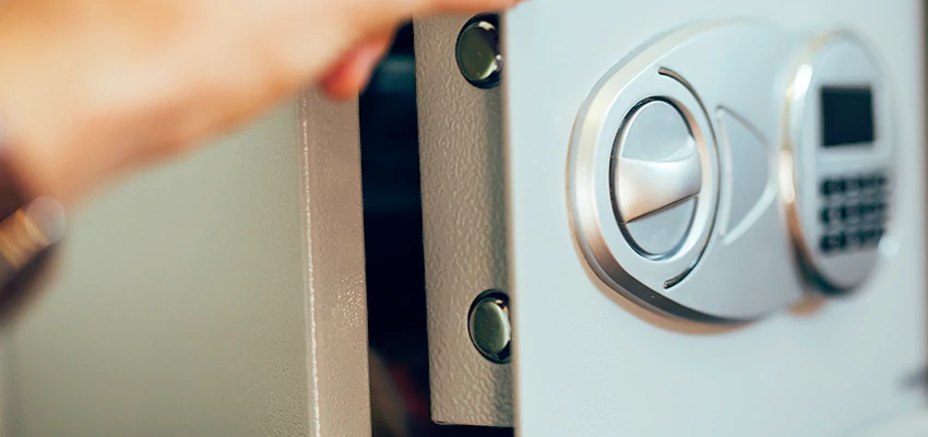 Fingerprint Safe Openers in Galesburg, IL