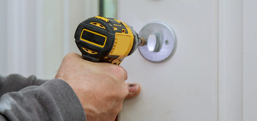 Street Locksmith For Smart Lock Repair in Galesburg, IL